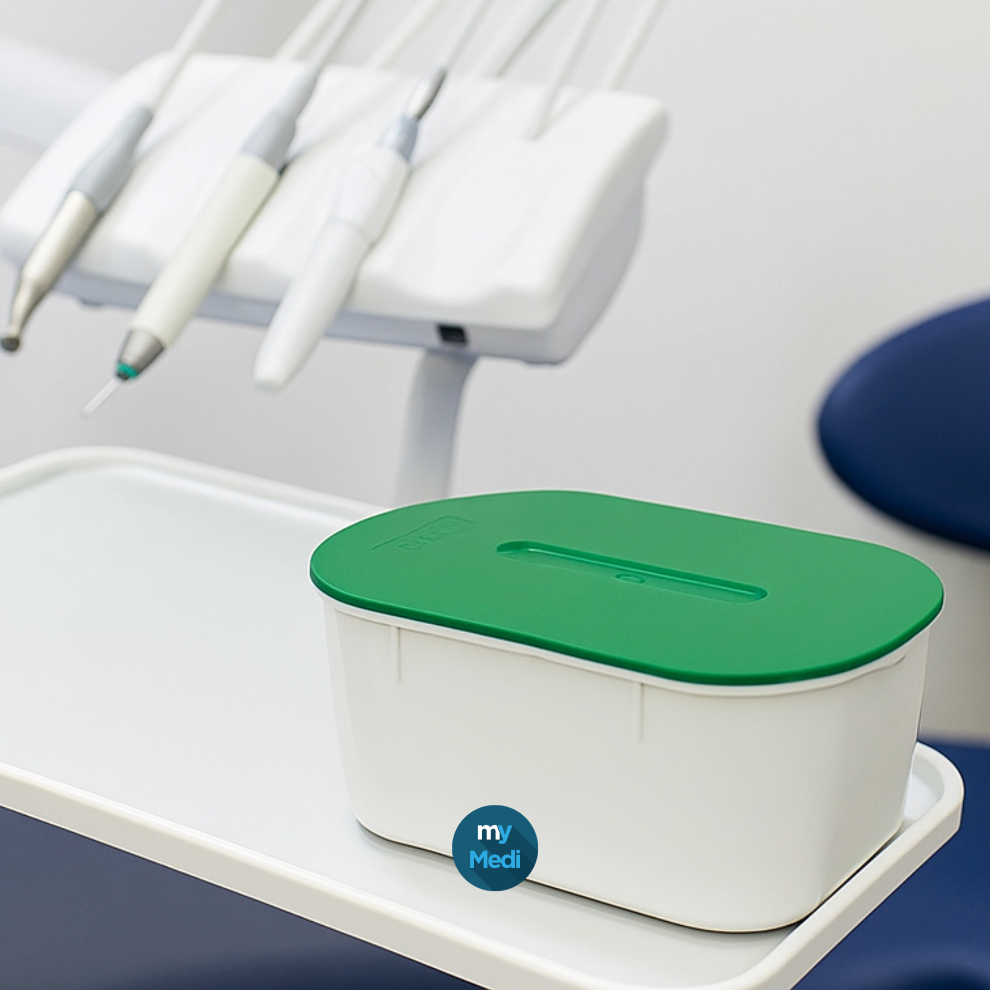 Bacs de décontamination et brosses pour dentistes