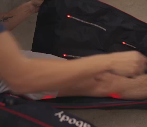 Load video: JetBoots Pro Plus - bottes de pressothérapie lumière infrarouge - 3 tailles - Therabody