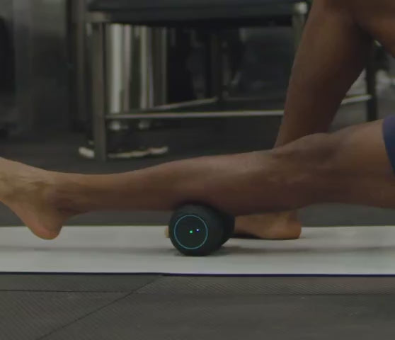 Load video: Rouleau de massage vibrant WaveDuo - Therabody